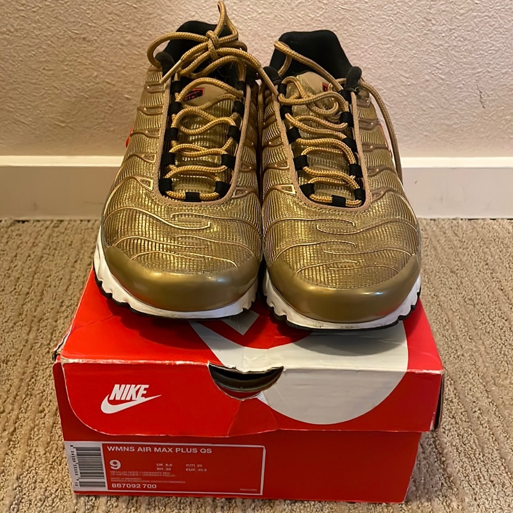 gold nike air max plus